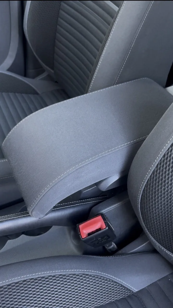 VW Caddy – Armlehne vorher & nachher – nachher